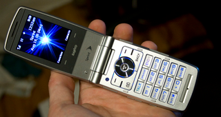 Illustration for article titled Sprint's New Flip Phones: Sanyo Katana Eclipse and Motorola RAZR VE20